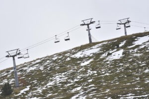 Ski lift accident leaves 30 injured at Spanish resort in the Pyrenees