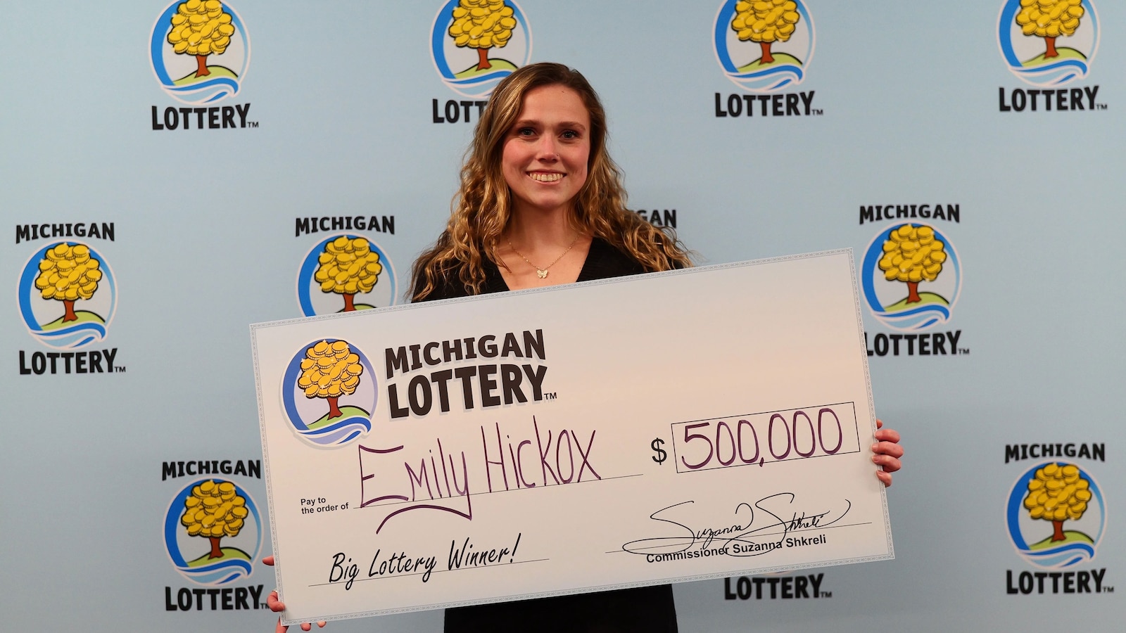 Woman wins $500,000 lottery from white elephant gift exchange ticket