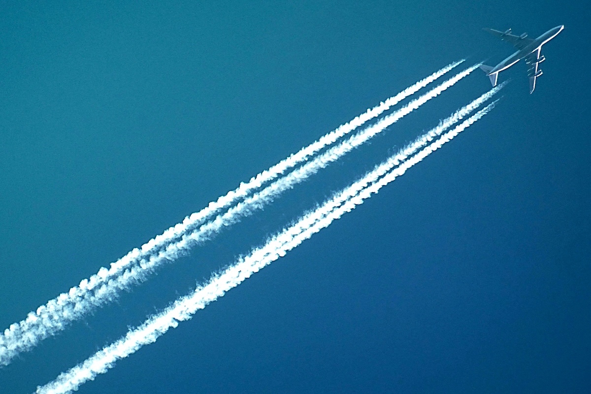 Russia’s War Is Driving Up Emissions by Forcing Planes to Reroute